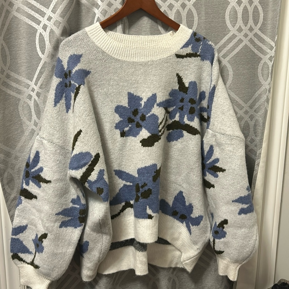 Blue and white floral sweater  - 3XL